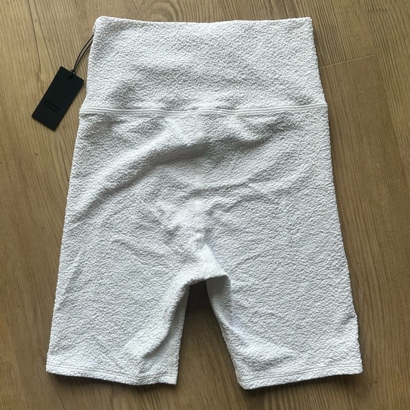 NWT ONA Malibu x Carbon38 Crinkle Biker Short White Womens size small new - Picture 5 of 9